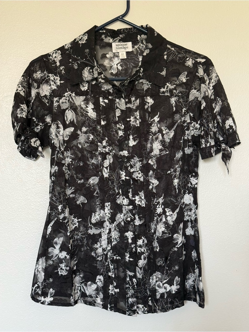 Unique Vintage Black, White, and Silver Sheer  Floral Button-Up Shirt Size Small